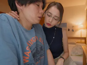 Nhìn trộm đầu ti em đòng nghiệp lúc tắm