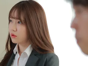 JapBliss 4K - 来自日本的饥渴男人在他的公寓里干了两个妓女