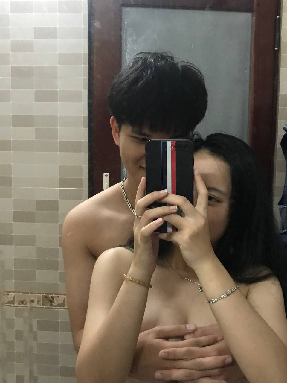 Nếu bạn thích tất đen và ngực lớn thì hãy xem video này nhé!